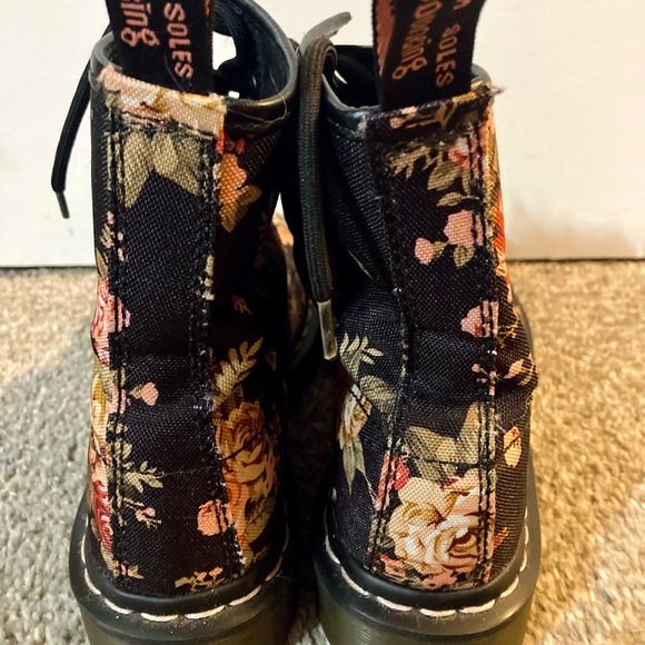 NWOT Black and pink floral canvas Doc Martens Dr. Martens US Women’s 6 UK 4 EU37 - Picture 3 of 4